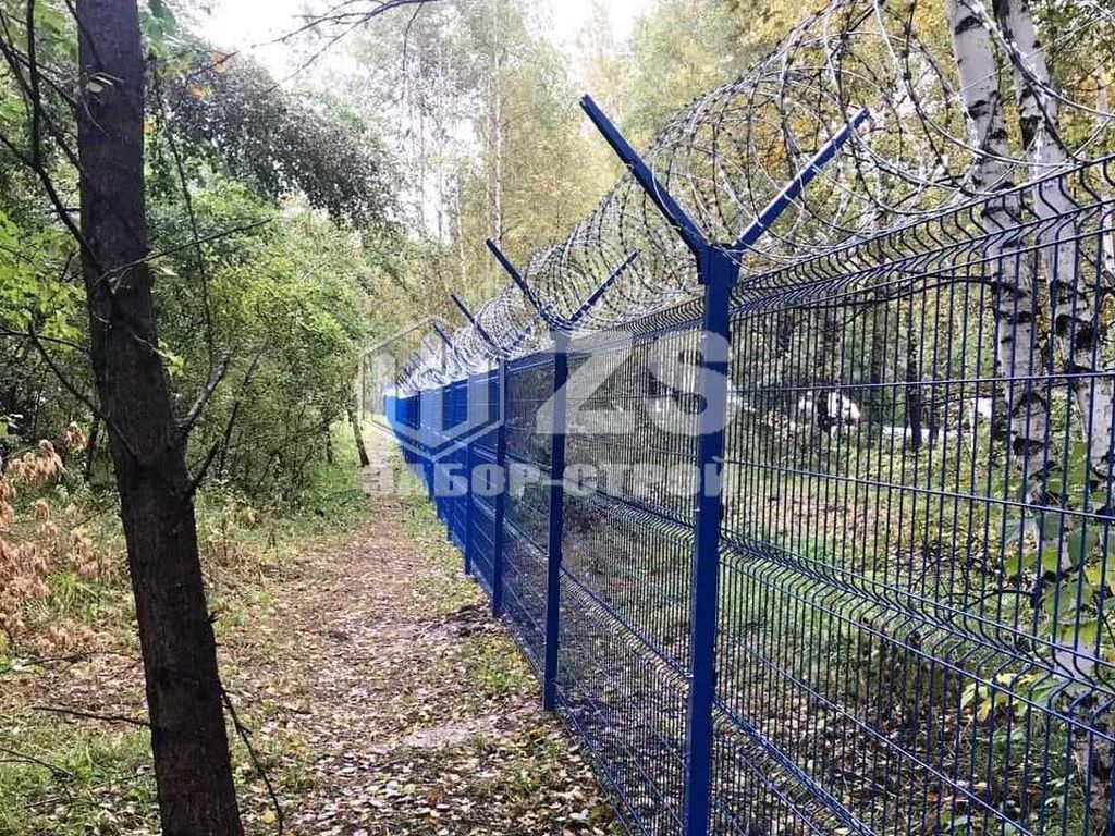 Профнастил ral 8017 коричневый шоколад. Забор из профнастила мп 20. Забор 20 метров. Забор из профнастила. Забор 20 метров.